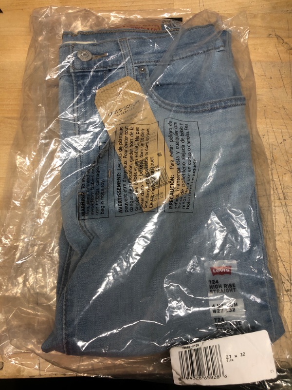 Photo 2 of Levi's Women's 724 High-Rise Straight Jeans
4 MEDIUM W 27 L32
**NOT REFUNDABLE**