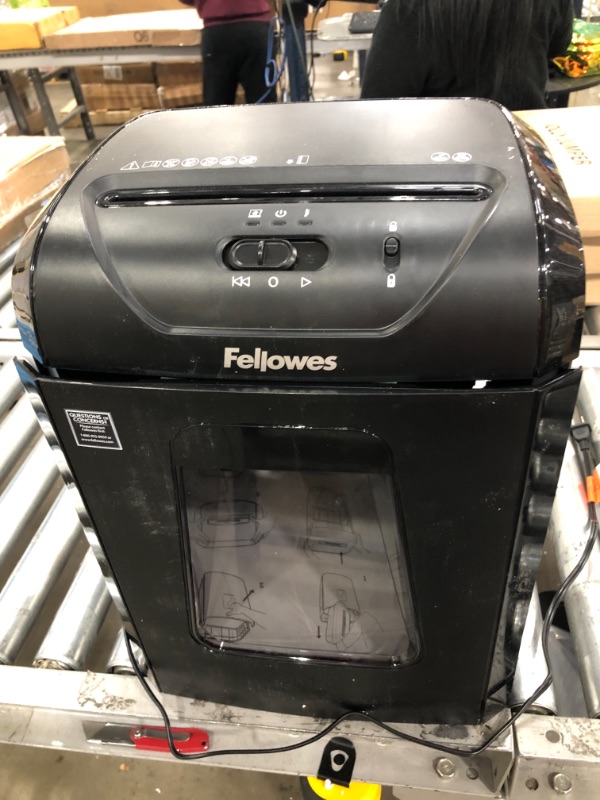 Photo 2 of **PARTS ONLY** DOES NOT POWER ON WHEN PLUGGED INTO POWER OUTLET**
Fellowes Powershred 8MC5 8-Sheet Micro-Cut Paper Shredder, Black
