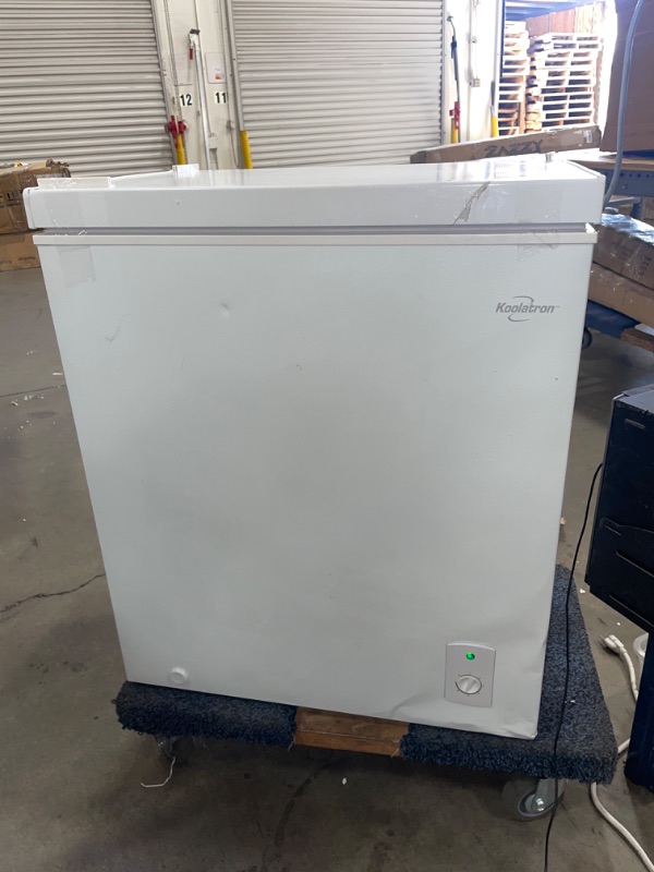 Photo 2 of ***PARTS ONLY*** Koolatron KTCF155 5.5 Cubic Foot (155 Liters) Chest Freezer with Adjustable Thermostat
