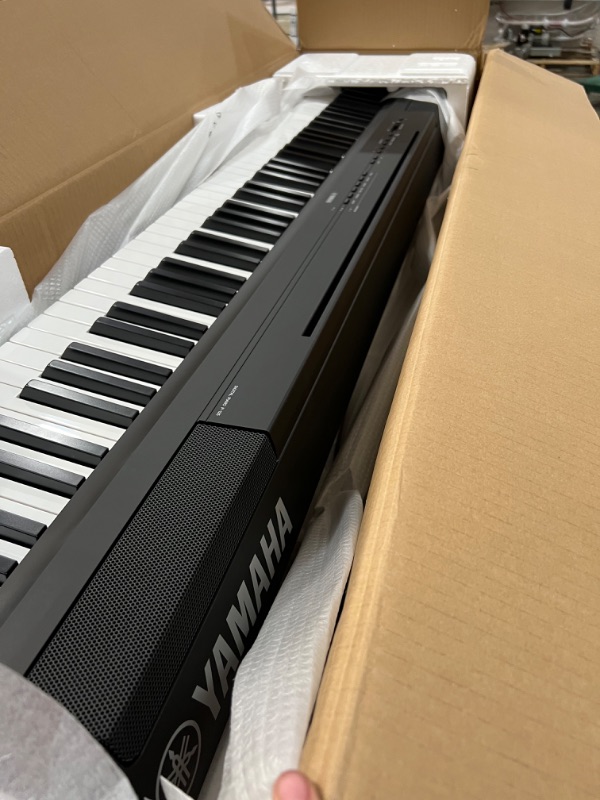 Photo 3 of Yamaha P-125 Digital Piano Black 88 Key
