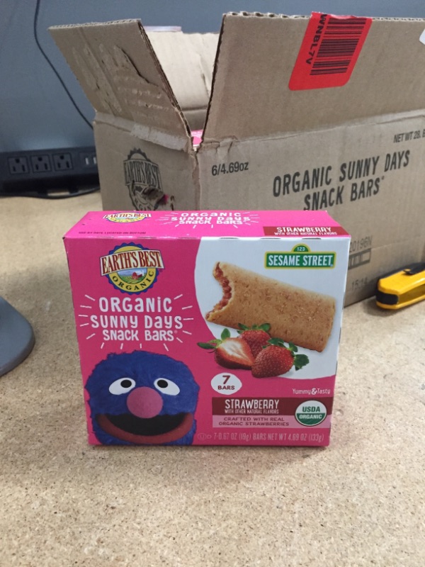 Photo 2 of ** EXP:  28 AUG 2022** NON-REFUNDABLE** SOLD AS IS**
Earth's Best Organic Sesame Street Sunny Days Toddler Snack Bars, Strawberry, 7 Count (Pack of 6)
