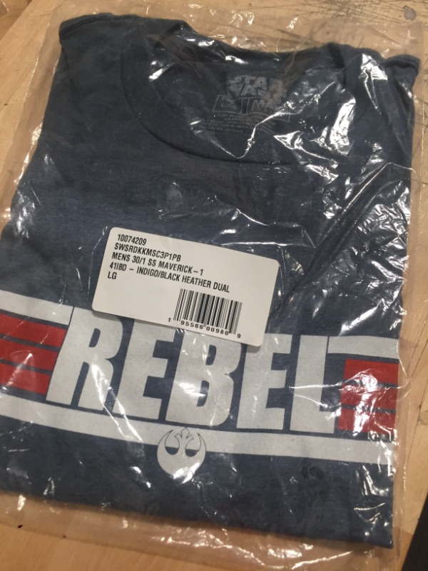 Photo 2 of STAR WARS Top Rebel Gun Resistance Jedi Maverick T-Shirt
size: Large