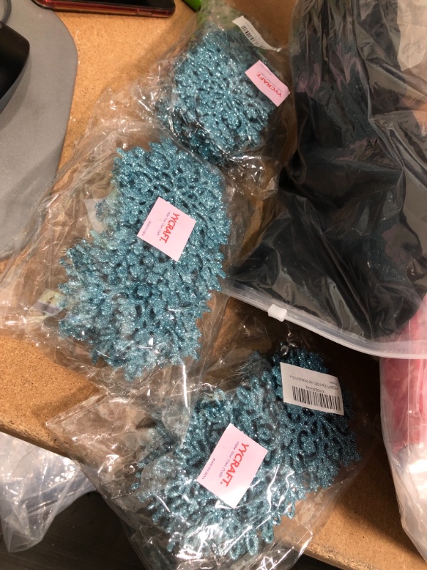 Photo 1 of **SET OF 3**
YYCRAFT 32pcs Glitter Snowflake Ornament 4 Inch for Christmas Tree Decoration-Blue
