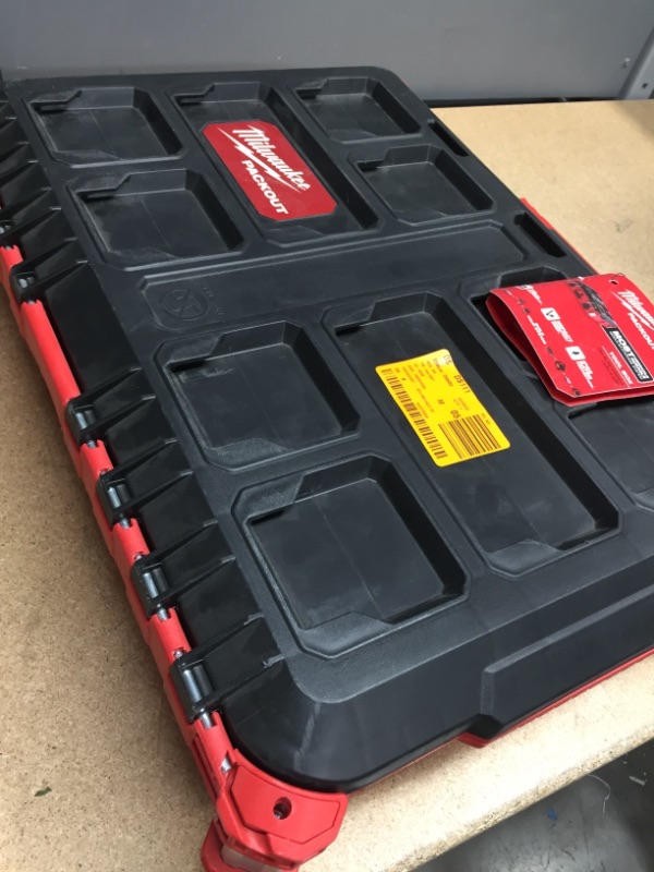 Photo 4 of "Milwaukee 48-22-8424 75-Pound Capacity Polymer Packout Standard Tool Box"
