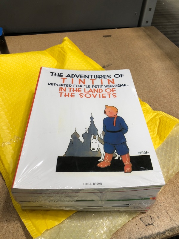 Photo 2 of **DIFFERENT FROM STOCK PHOTO**
[Original U.S. Edition, 23 Books Set] The Adventure Of Tintin - Collection Set of All Original 23 Full Sized Titles by Little, Brown and Co Comic Books Strip Series Unknown Binding
