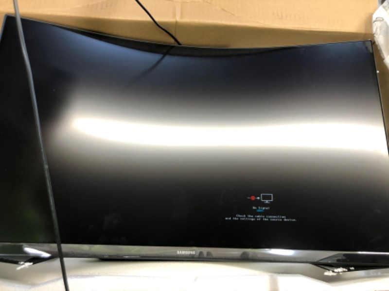 Photo 2 of SAMSUNG 32” Odyssey G5 Gaming Monitor, WQHD (2560x1440), 144Hz, Curved, 1ms, HDMI, Display Port, AMD FreeSync Premium, HDR10, LC32G55TQWNXZA, Black
