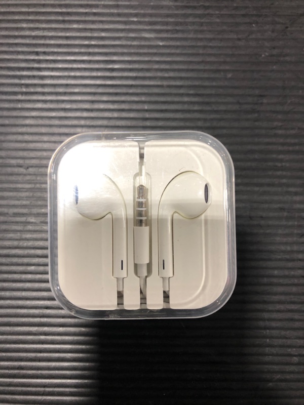 Photo 1 of 2 pairs on Ear phones 