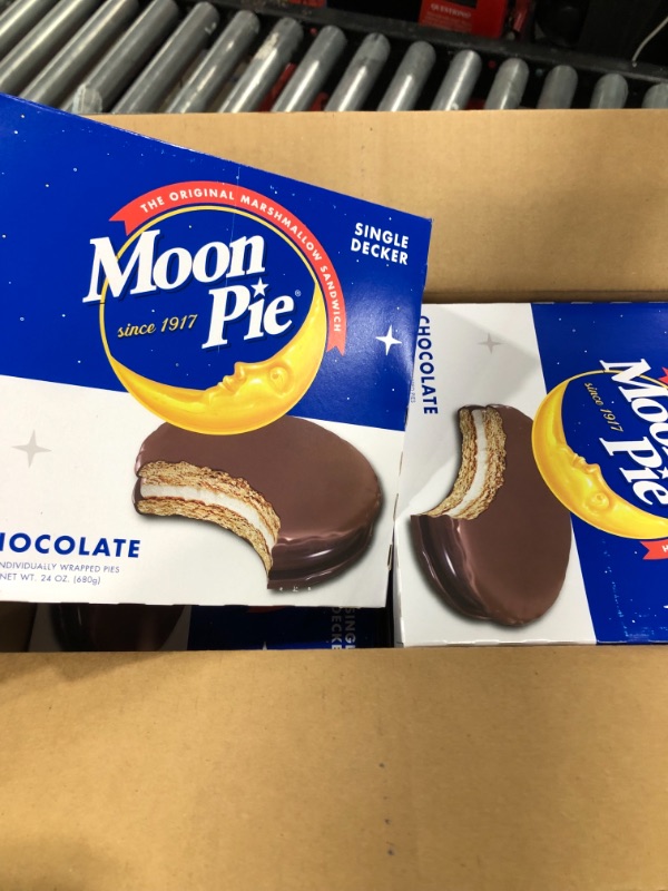 Photo 1 of 8 Pack of Moon Pie Chocolate 20oz