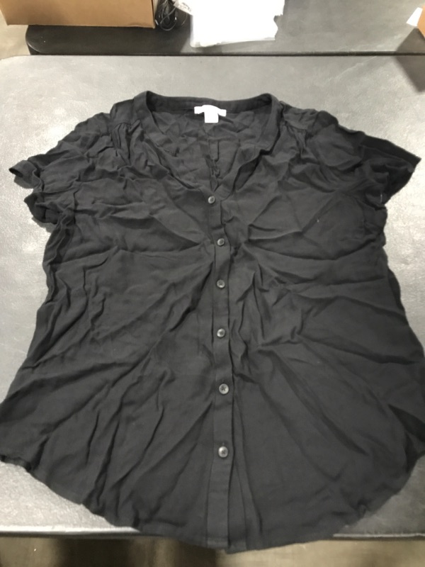 Photo 1 of Amazon Essentials Black Short Sleeve Shirts/ Medium