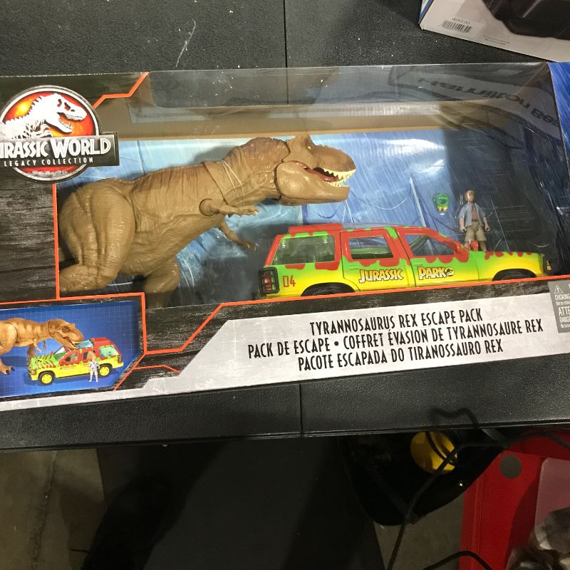 Photo 2 of Jurassic World Legacy Collection - Tyrannosaurus Rex Escape Pack (Target Exclusive)