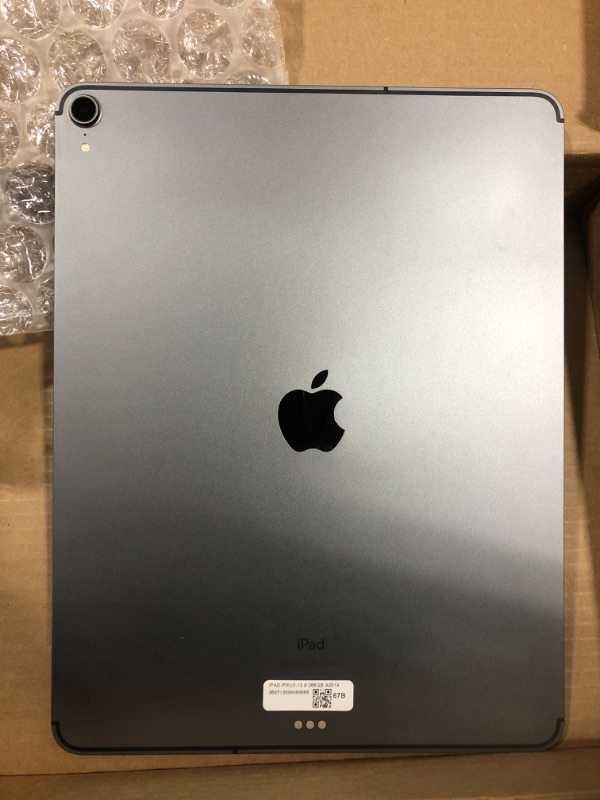 Photo 3 of Apple iPad Pro 12.9-inch, 3rd Generation - Wi-Fi, 256GB - Space Gray