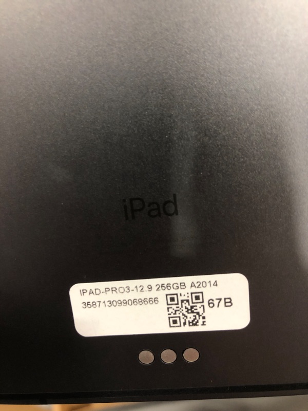 Photo 4 of Apple iPad Pro 12.9-inch, 3rd Generation - Wi-Fi, 256GB - Space Gray