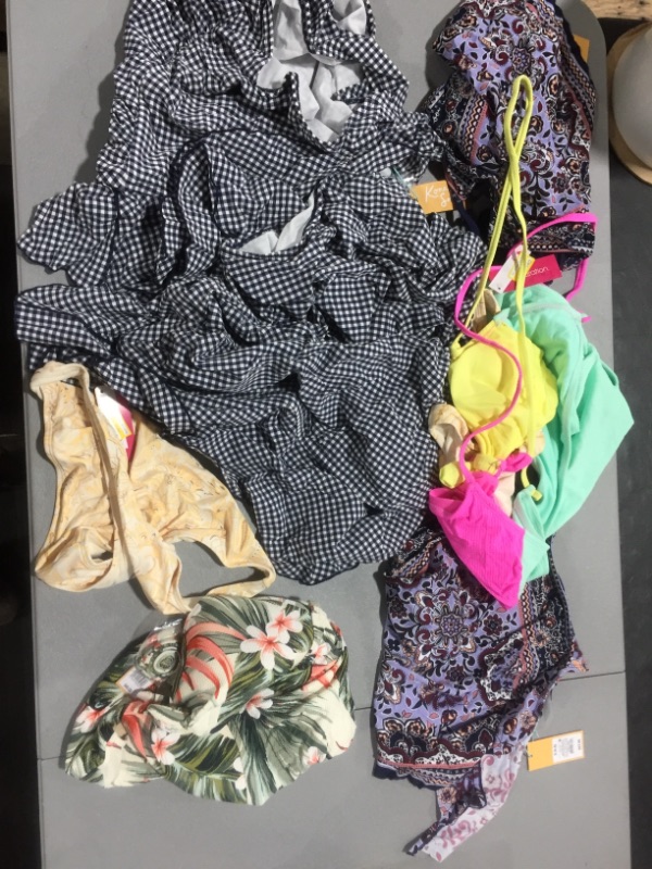 Photo 1 of BUNDLE - SWIMSUITS - GIRLS - VARIOUS SIZES AND STYLES - ITEMS COME AS IS 