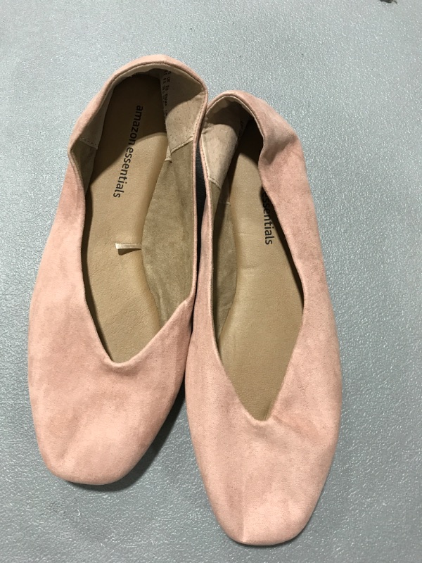 Photo 1 of Amazon Essentials Women's Pointed-Toe Ballet Flat size 81/2