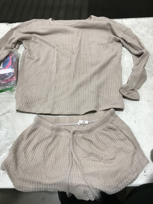 Photo 1 of 2pc set size small **dirty**