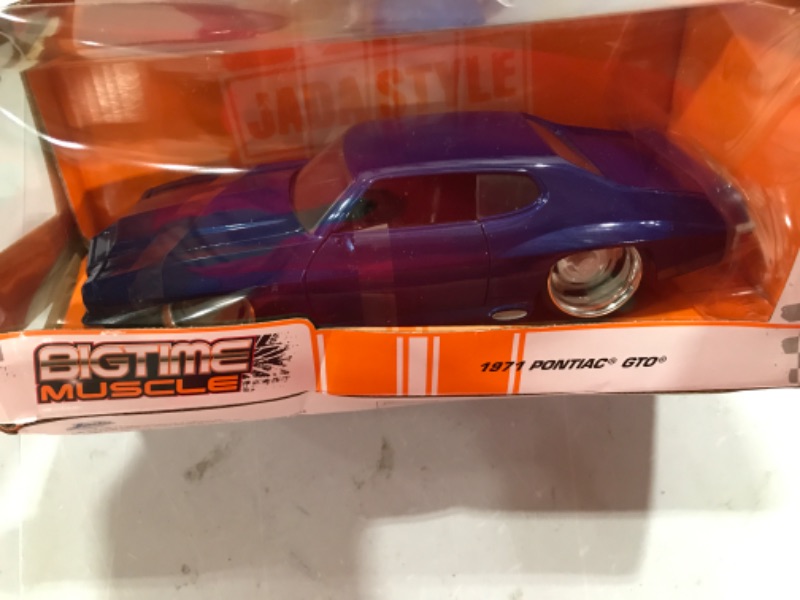 Photo 1 of 1971 Pontiac GTO Blue Big Time Muscle Series 1/24 Scale Diecast Model Car By Jada
