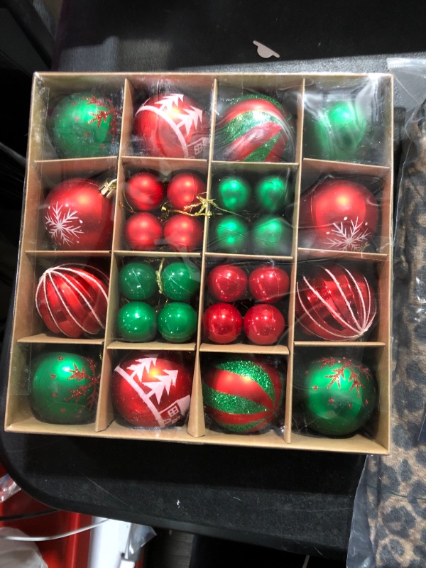 Photo 2 of 44 pcs Christmas Ball Ornaments for Xmas Christmas Tree, Shatterproof Christmas Hanging Ball Decorations?Reusable Christmas Tree Ornament Balls for Wedding Holiday Party Home Decor(Red/Green)