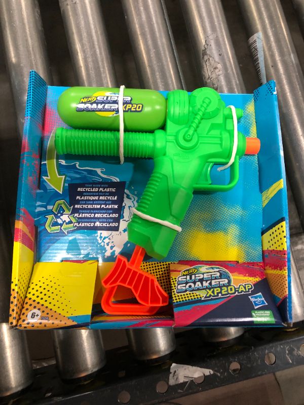 Photo 2 of NERF Super Soaker XP20-AP Water Blaster
