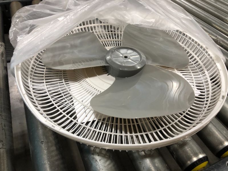 Photo 2 of Comfort Zone 16" Oscillating Stand Fan White

