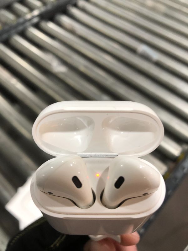 Photo 2 of Apple - AirPods with Charging Case (2nd generation) - White
