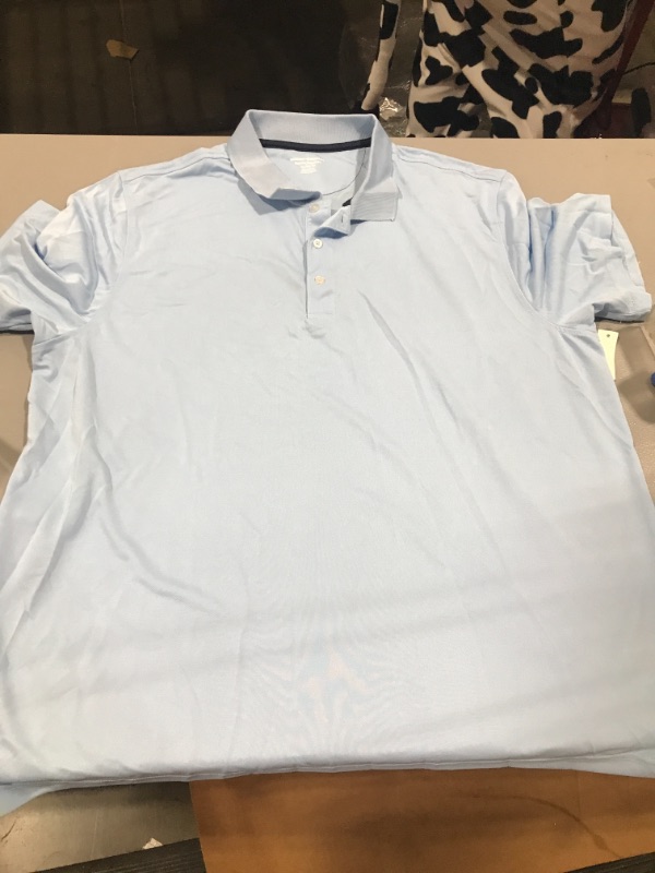 Photo 1 of AMAZON ESSENTIALS Men's Regular Fit Quick Dry S/S Golf/Polo Shirt XL -Light Blue
