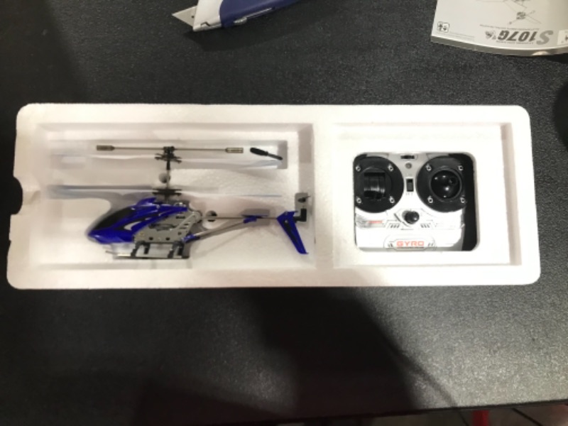 Photo 2 of Cheerwing S107/S107G Phantom 3CH 3.5 Channel Mini RC Helicopter with Gyro Blue