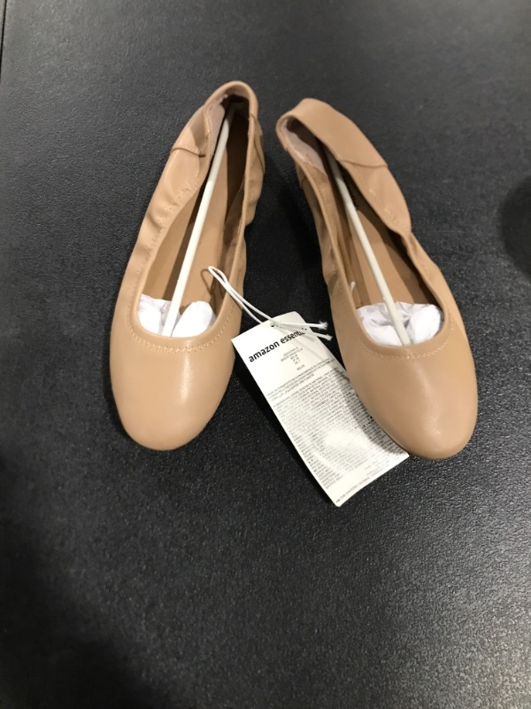 Photo 1 of Amazon basics women's size 9 shoe