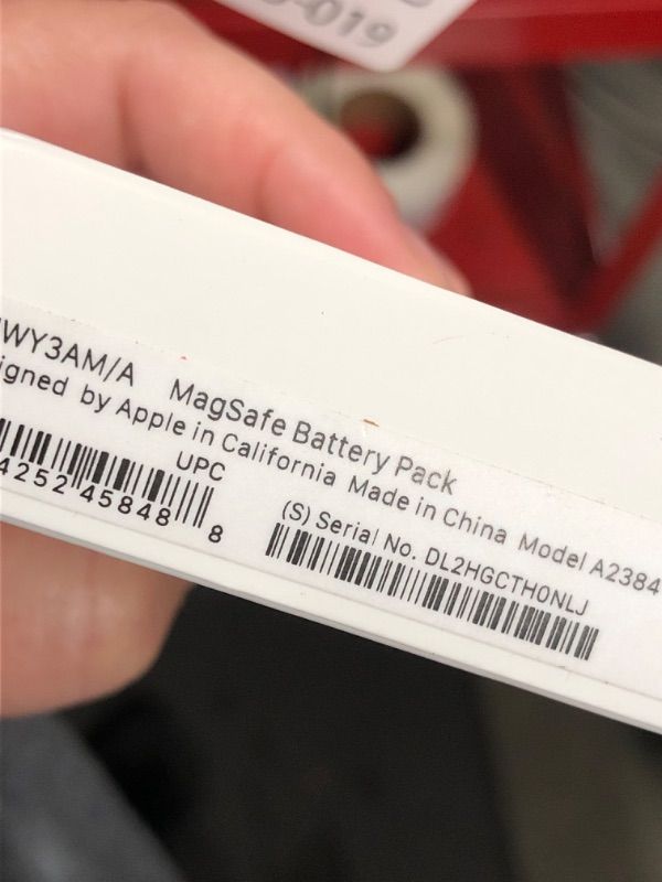 Photo 1 of MagSafe Battery Pack APPLE 