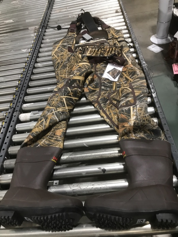 Photo 1 of HISEA Chest Waders Neoprene Duck Hunting Waders for Men with 600G Insulated Boot Waterproof Camo Bootfoot Fishing Waders, Size 11 shoes 