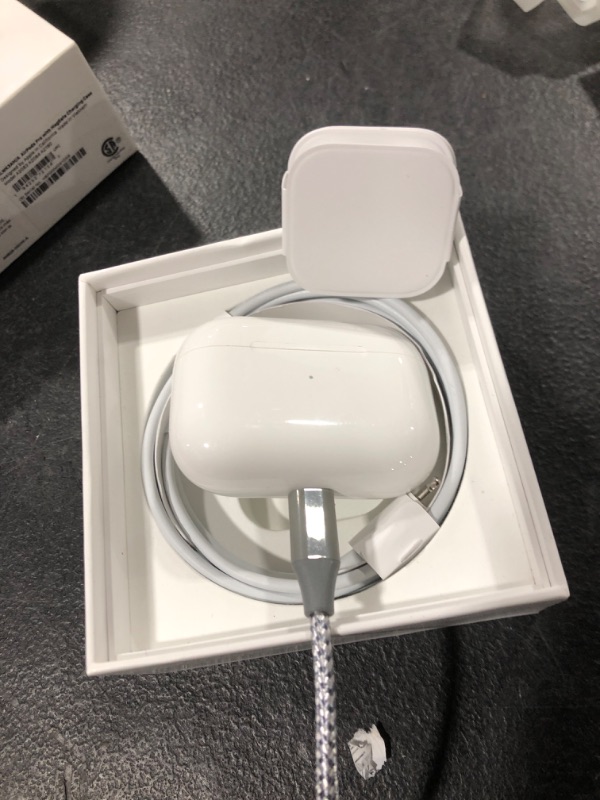 Photo 2 of Apple AirPods Pro (1st Generation)
