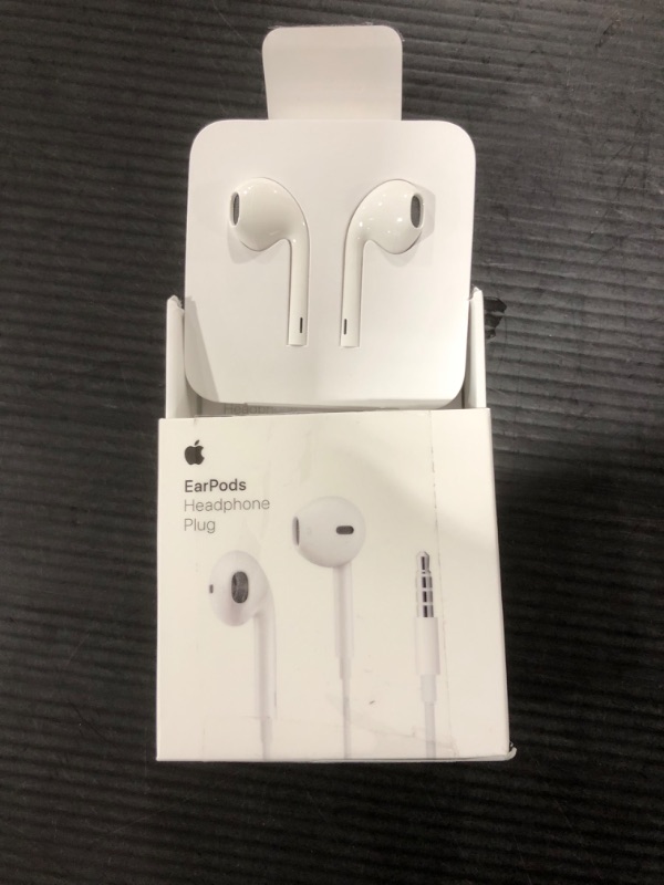 Photo 2 of Apple EarPods with 3.5 Mm Headphone Plug
