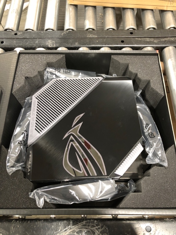 Photo 2 of ASUS ROG Rapture WiFi 6E Gaming Router (GT-AXE11000) - Tri-Band 10 Gigabit Wireless Router World S First 6Ghz Band for Wider Channels & Higher Capaci
