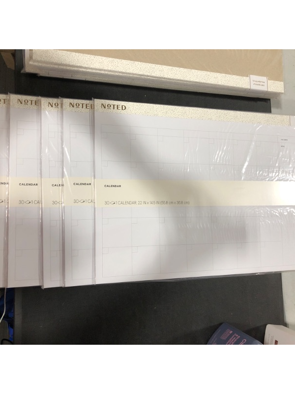 Photo 2 of 5 CALENDARS  Undated Post-it Desk Calendar Pad White