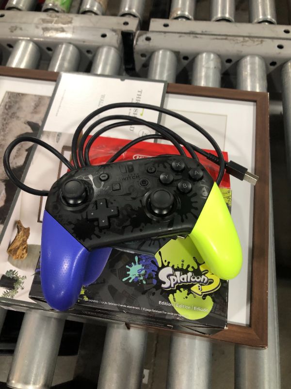 Photo 1 of Nintendo Switch™ Pro Controller Splatoon™ 3 Edition

