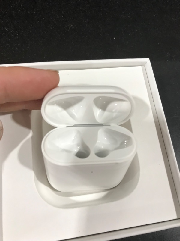 Photo 3 of Apple Wireless Charging Case for AirPods
