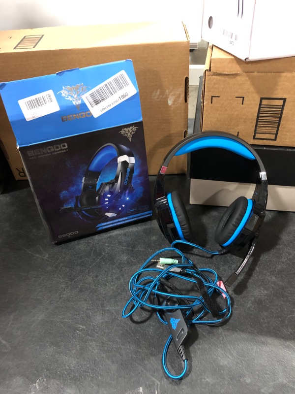 Photo 1 of BENGOO G9000 Stereo Gaming Headset for PS4 PC Xbox One PS5 Controller, Noise Cancelling Over Ear Headphones with Mic, LED Light, Bass Surround, Soft Memory Earmuffs for Laptop Mac Nintendo NES Games