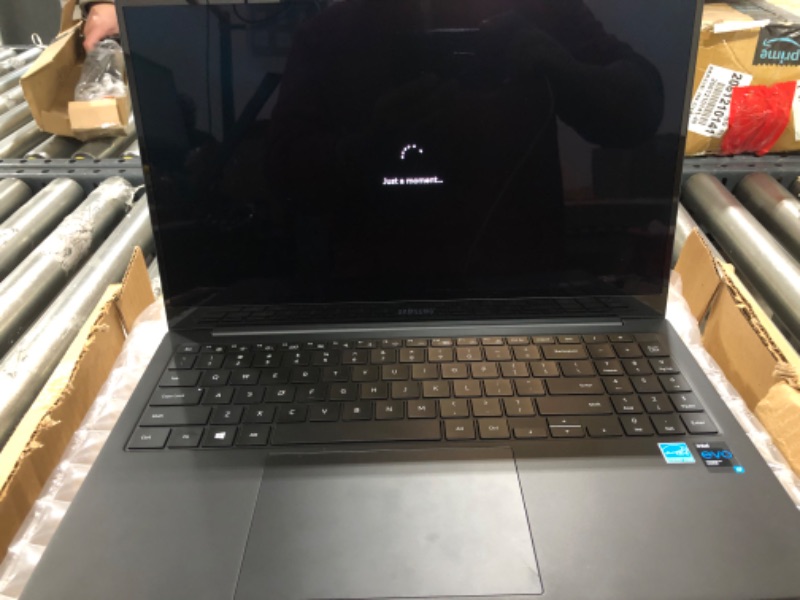 Photo 3 of SAMSUNG Galaxy Book Pro, 15", Mystic Blue
