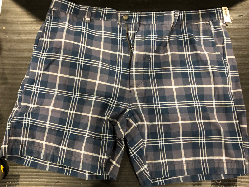 Photo 2 of Amazon Essentials Men's Classic-Fit 7" Short- SIZE 42