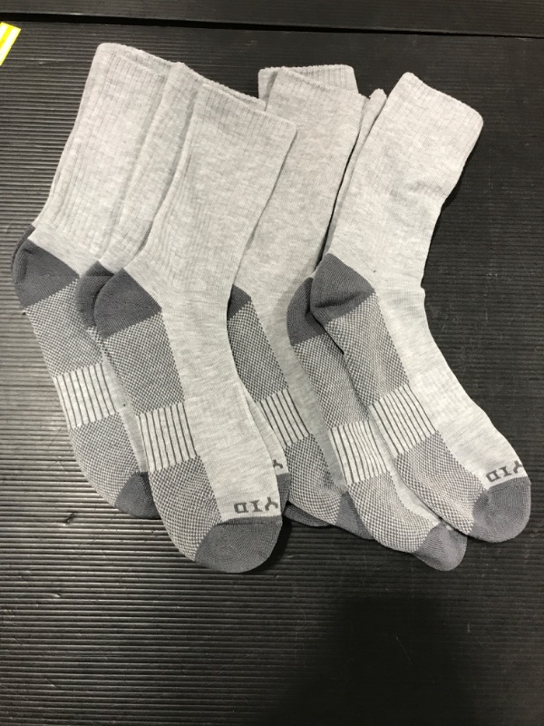 Photo 1 of (4 PACK) MENS/WOMENS SOCKS 6-12 SHOE SIZE