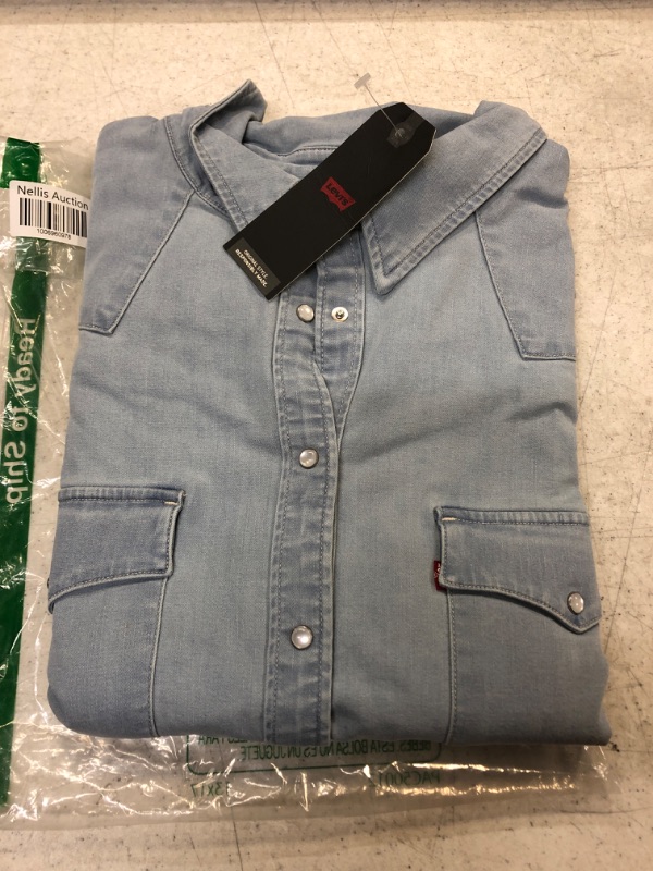 Photo 1 of 4X Small -----------------Levi's Women's Ultimate Western Shirt (Standard and Plus) 4X Small Talk - Light Indigo