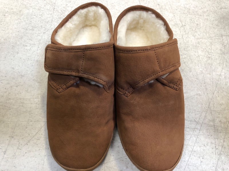 Photo 2 of Old Friend Men's Adjustable Strap Slipper
SIZE 11 5E