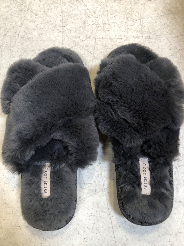 Photo 2 of Cozy Bliss Women's Faux Fur Slippers Cross Band Open Toe Breathable Fuzzy Fluffy House Slippers Memory Foam Anti-Skid Sole Indoor Outdoor Slippers
grey size 9-10