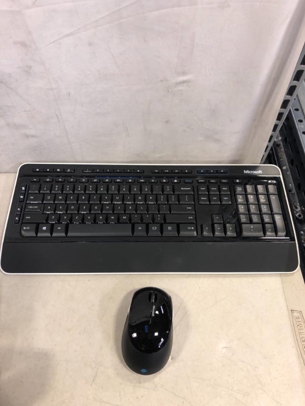 Photo 2 of Microsoft Wireless Desktop 3050 with AES - Black. Wireless Keyboard and Mouse Combo. Built-in Palm Rest. Customizable Windows Shortcut Keys(USED) (UNABLE TO TEST)