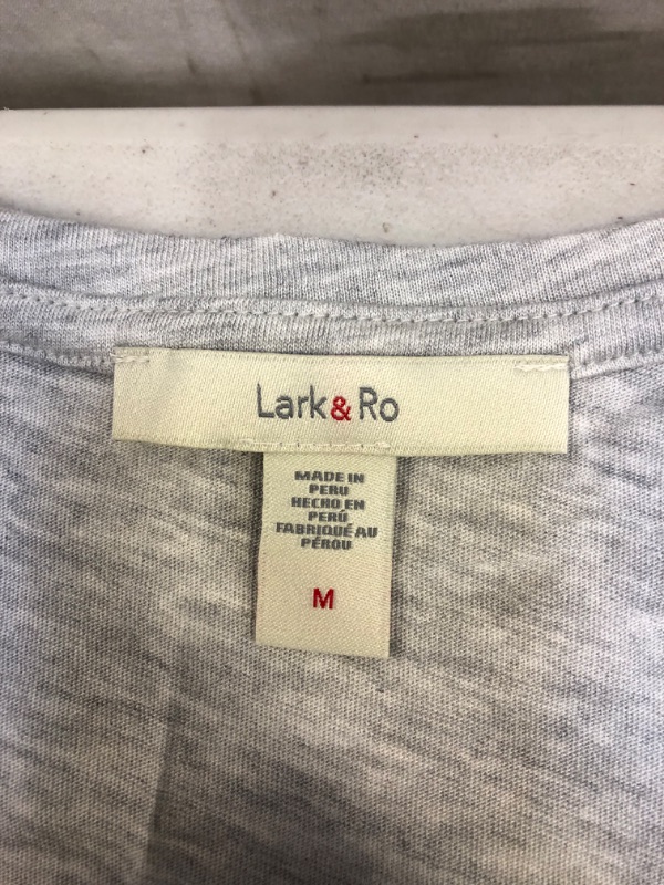 Photo 2 of LARK & RO WOMEN'S SHIRT SIZE M