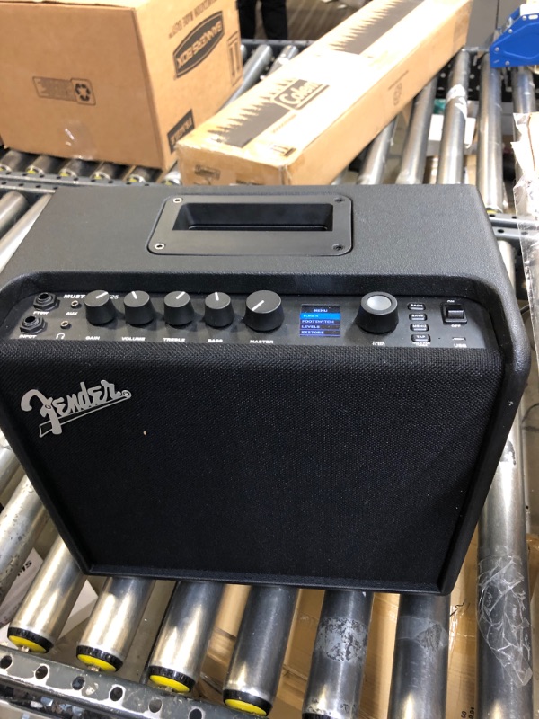 Photo 2 of Fender Mustang LT25 Guitar Amplifier