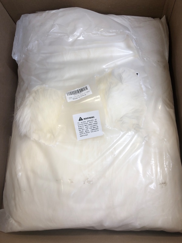 Photo 1 of Gracefur Genuine Australia Sheepskin Car Seat Cover Luxury Long Wool Front Seat Covers Fits Most Car, Truck, SUV, or Van 1 Piece (White)