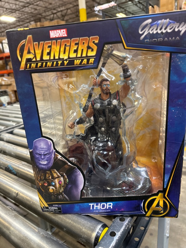 Photo 2 of DIAMOND SELECT TOYS Marvel Gallery: Avengers Infinity War Movie Thor PVC Diorama Figure, Standard, Black--------Thors Axe is broken off due to transit 