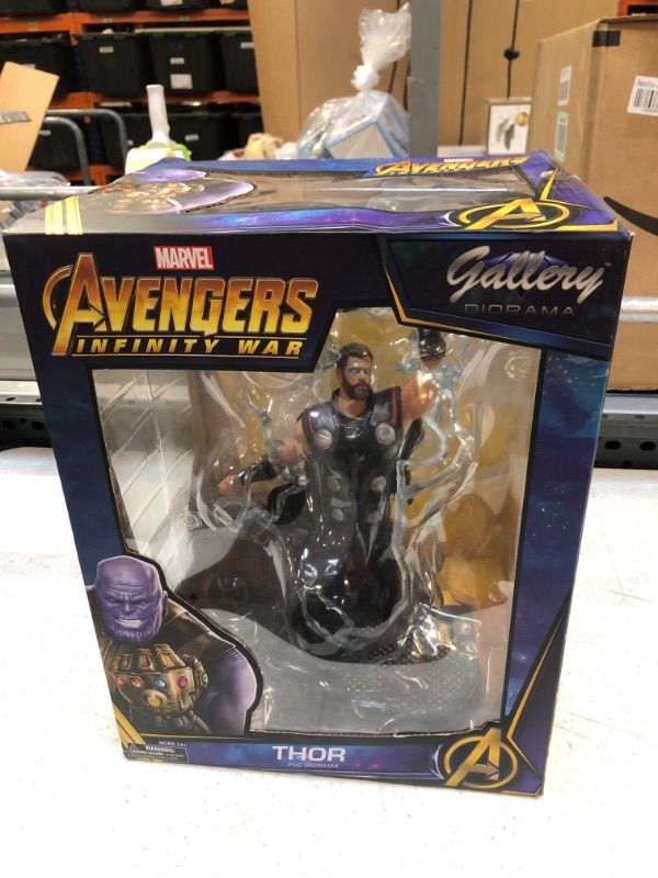 Photo 2 of DIAMOND SELECT TOYS Marvel Gallery: Avengers Infinity War Movie Thor PVC Diorama Figure, Standard, Black
