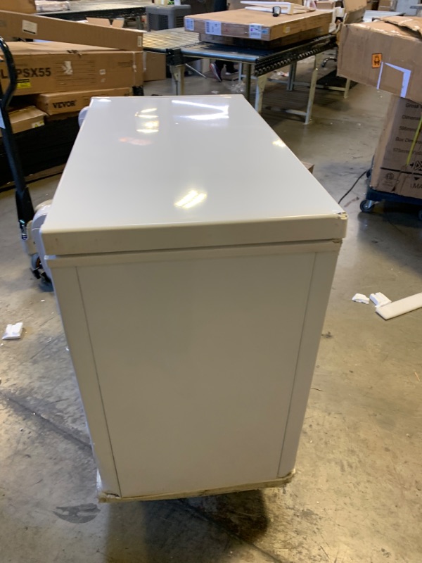 Photo 5 of DUURA DCF7 Heavy Duty Commercial Sub Zero Chest Freezer Locking Lid NSF Garage Ready, 7 Cubic Feet 198 Liter 37.8 Inches Wide, White --- No Box Packaging, Minor Use, Slightly Dirty from Shipping and Handling, Crack and Damage on Corner as Shown in Picture