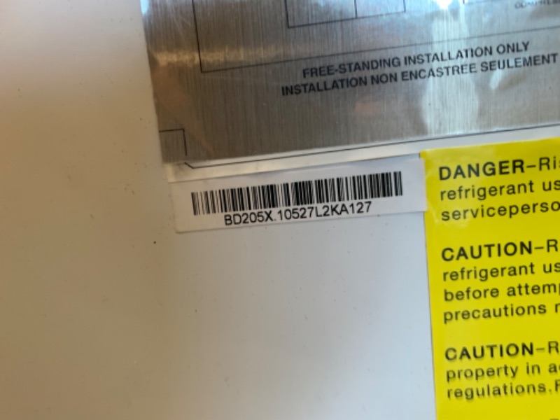 Photo 6 of DUURA DCF7 Heavy Duty Commercial Sub Zero Chest Freezer Locking Lid NSF Garage Ready, 7 Cubic Feet 198 Liter 37.8 Inches Wide, White --- No Box Packaging, Minor Use, Slightly Dirty from Shipping and Handling, Crack and Damage on Corner as Shown in Picture
